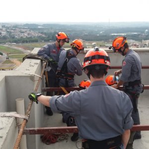 Corpo de bombeiros no Vila Americana